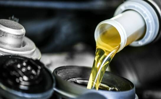 Jak oleje silnikowe z hurtowni wpływają na żywotność pojazdu?