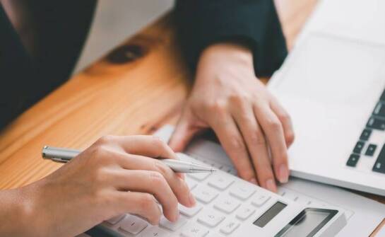 Jakie są najważniejsze aspekty kadrowo-płacowej obsługi dla małych firm?