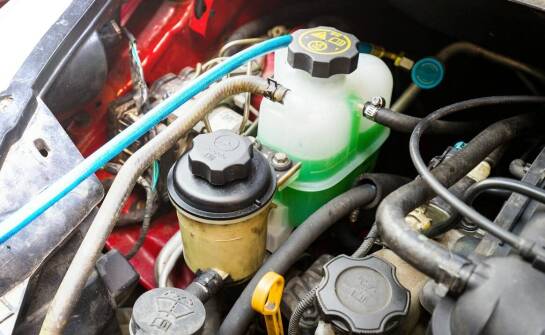 Jakie są różnice między syntetycznymi płynami chłodniczymi a mineralnymi?