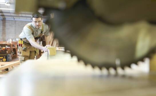 Przewodnik dla profesjonalistów po wyborze używanych maszyn do obróbki drewna