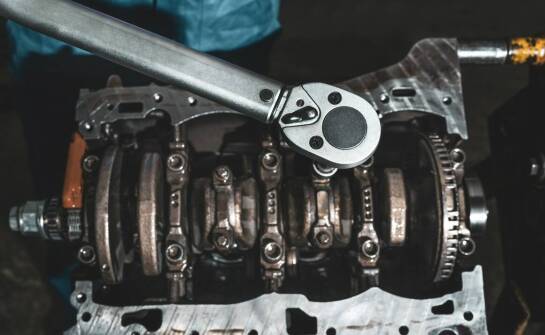 Jakie są najważniejsze elementy konserwacji przemysłowych silników?