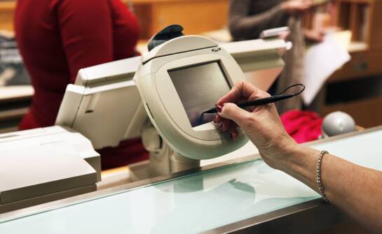 Jakie korzyści przynosi firmie oprogramowanie do obsługi fiskalnych kas?