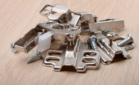 Wykorzystanie metalowych artykułów w innowacyjnych projektach meblowych