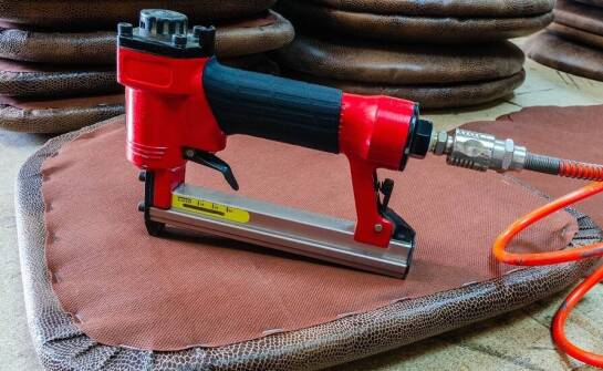 Jak prawidłowo konserwować tapicerski taker, by przedłużyć jego żywotność?