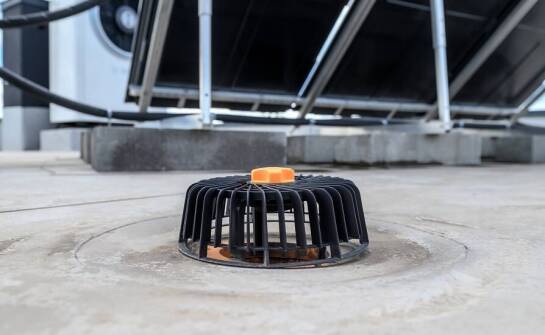 Dlaczego odpowiednie odwodnienie jest kluczowe dla płaskich dachów?