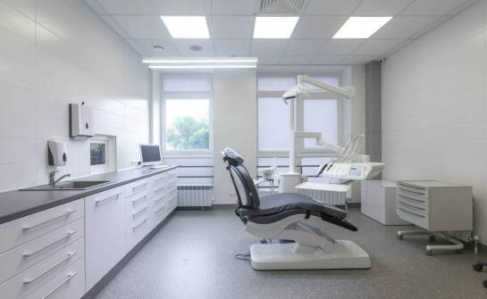 Komfort i bezpieczeństwo pacjenta – jak nowoczesna stomatologiczna klinika to zapewnia?