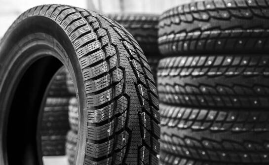 Jak kupić dobre letnie opony przez internet i uniknąć błędów?