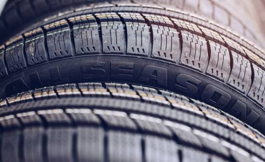 Całoroczne opony na długie trasy – jakie modele polecamy?