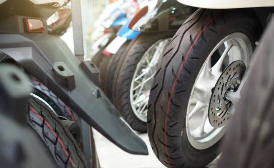 Znaczenie kontroli zawieszenia w utrzymaniu komfortu jazdy na skuterze