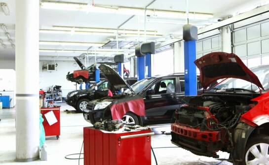 Używane zderzaki jako sposób na oszczędność w naprawach samochodowych.