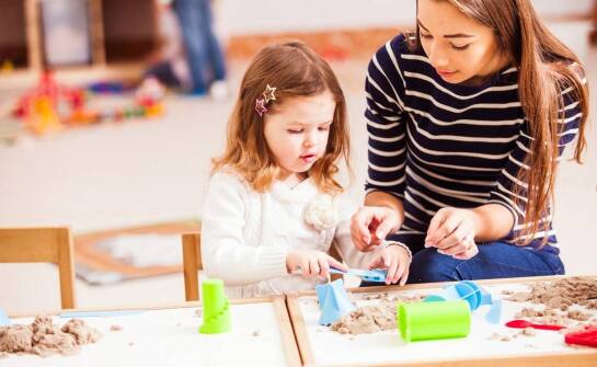 Jakie metody nauczania stosują niepubliczne przedszkola, aby wspierać indywidualny rozwój dziecka?