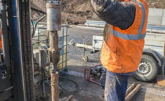 Znaczenie precyzyjnej analizy gruntowo-wodnej przed montażem pomp