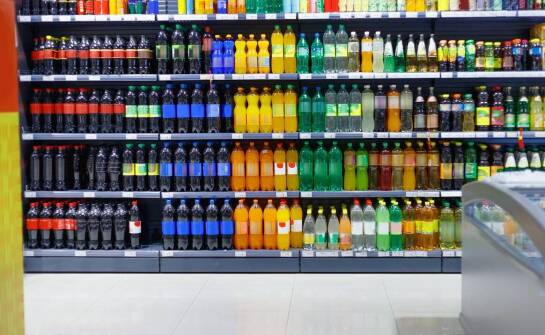 Porównanie cen soków w wielobranżowych sklepach: co warto wiedzieć?