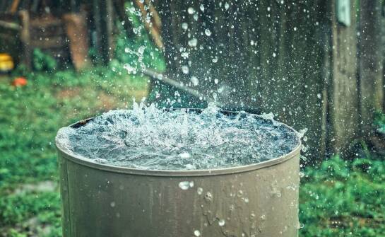 Jak laminatowe zbiorniki mogą wspierać zarządzanie deszczówką?