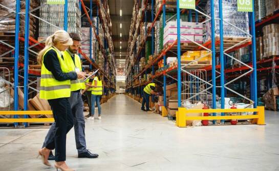 Wpływ systemów dozowania na precyzyjność procesów w magazynach