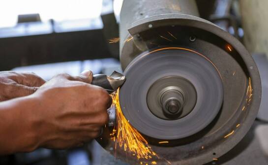 Znaczenie precyzyjnego szlifowania w procesie regeneracji głowic.