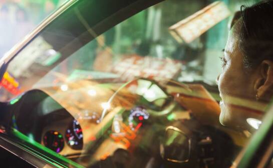 Wpływ kolorystyki w oklejaniu samochodów na percepcję marki