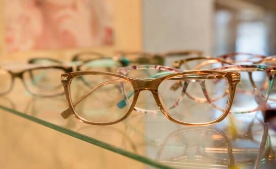 Jakie opcje refundacji na okulary oferuje optyk?