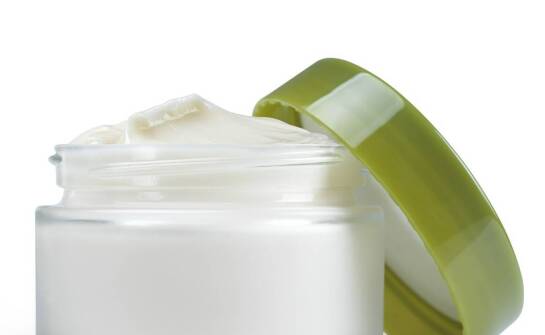 Dlaczego warto zainwestować w krem z apteki do bardzo suchej skóry twarzy?