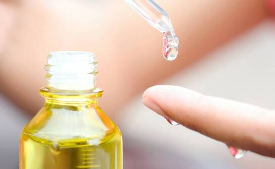 Jakie środki ostrożności należy zachować podczas stosowania leków przeciw grzybicy paznokci?