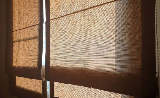 Dlaczego warto wybrać rzymskie rolety do nowoczesnych wnętrz?