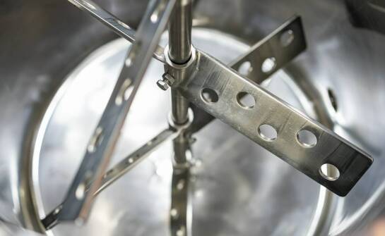 Wpływ konstrukcji procesowych zbiorników na efektywność mieszania i granulacji