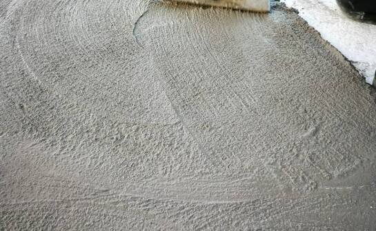 Ochrona przed wilgocią – jak skutecznie zabezpieczyć fundamenty?