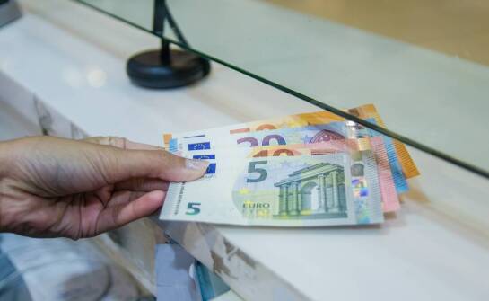 Przegląd oferty wymiany walut w kantorach: co warto wiedzieć przed transakcją?