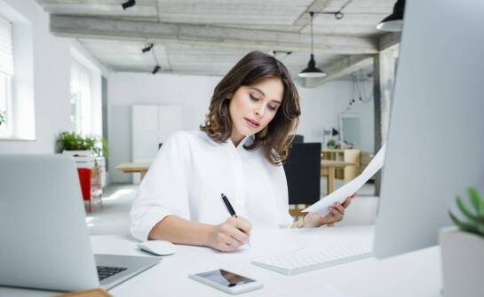 Jak wybrać odpowiedniego polsko-fińskiego tłumacza do urzędowych dokumentów?