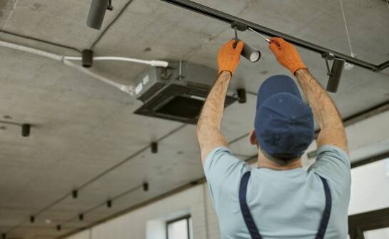 Montaż systemów zabezpieczeń – jak zapewnić sobie bezpieczeństwo i spokój?