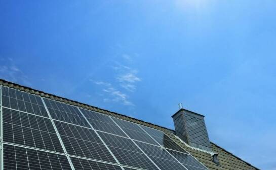 Jak integracja systemów fotowoltaicznych z elektrycznymi instalacjami zwiększa efektywność energetyczną?