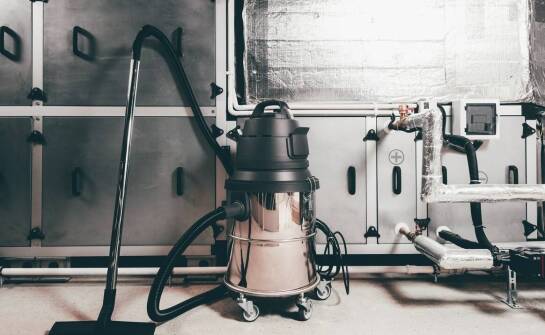 Jak wysokociśnieniowe pompy wspierają procesy mycia przemysłowego?