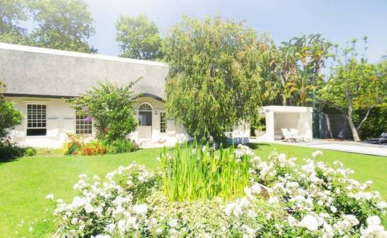 Sezonowe promocje na noclegi w pensjonacie: Jakie oferty czekają na gości?