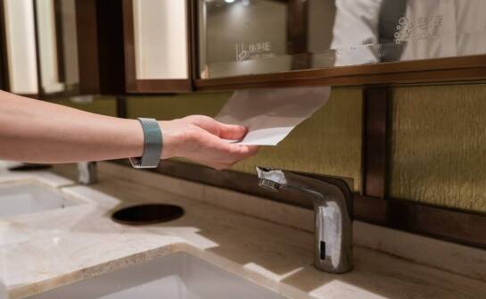 Automatyczne podajniki papieru: kluczowy element nowoczesnych publicznych łazienek