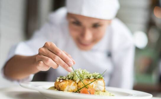 Tradycyjne dania w nowoczesnej odsłonie – co znajdziesz w naszym menu?