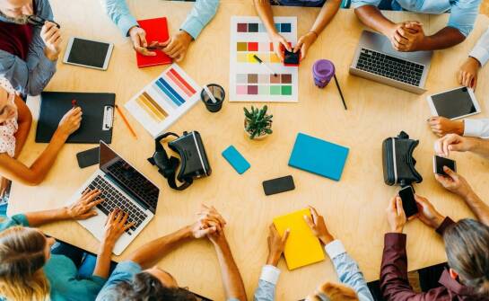 Dlaczego outsourcing tłumaczy jest kluczowy dla firm w sektorze IT?