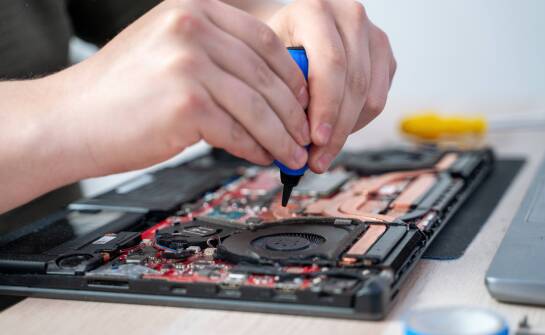 Skuteczne metody naprawy laptopów oferowane przez serwis w Myszkowie