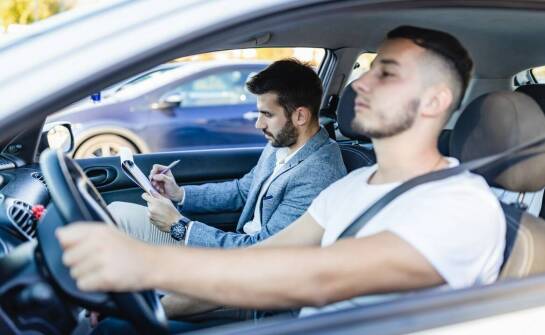 Wpływ dofinansowania na rozwój praktycznych umiejętności podczas kursu prawa jazdy