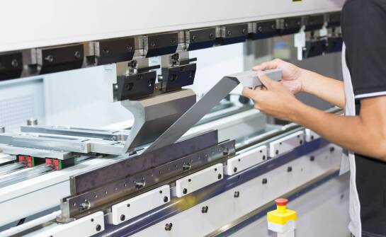 Jak dostosować proces gięcia blachy do indywidualnych potrzeb klienta?