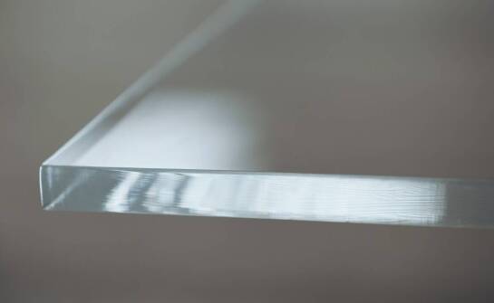 Klejenie plexi a estetyczne wykończenie architektonicznych elementów