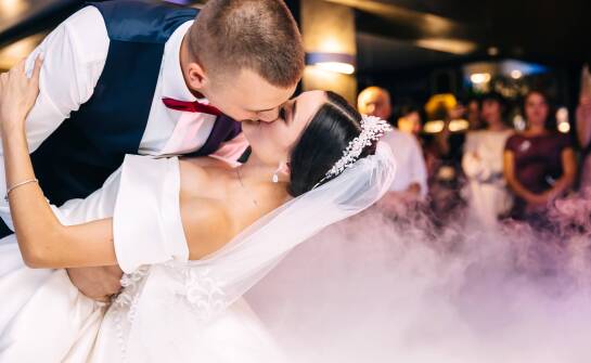 Wódka na weselu jako symbol tradycji – dlaczego warto postawić na klasykę?