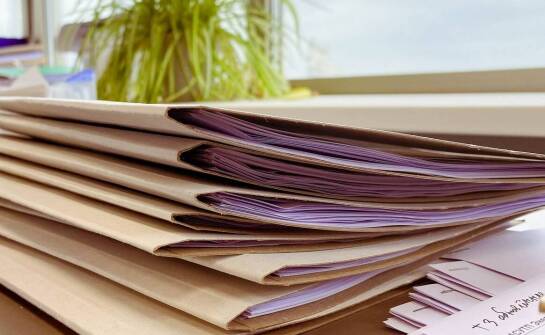 Dlaczego warto inwestować w koperty z szerokim dnem w biznesie?