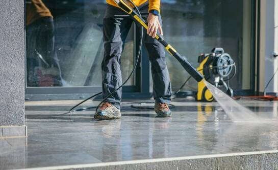 Skuteczność profesjonalnych usług w usuwaniu uporczywych zabrudzeń z elewacji