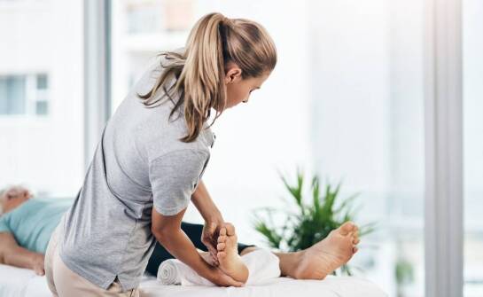 Refleksoterapia i jej zastosowanie w rehabilitacji po urazach kręgosłupa