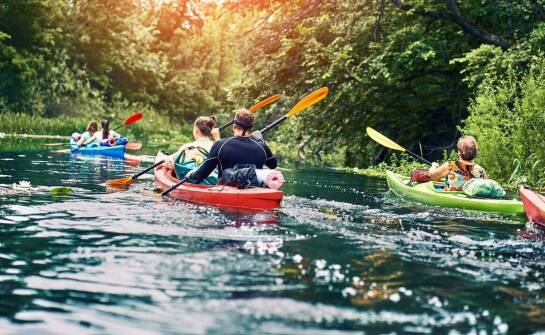 Wypożyczalnia sprzętu wodnego – co oferujemy klientom i jak zapewniamy bezpieczeństwo?