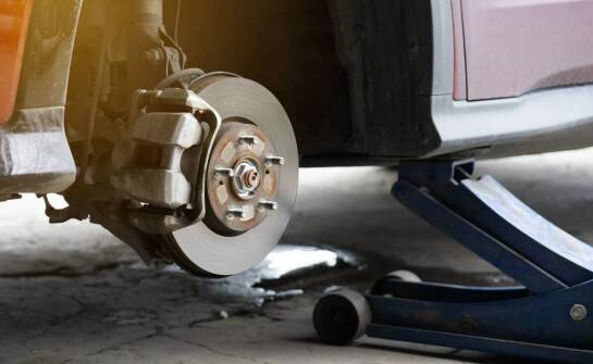 Jak zapewnić optymalną pracę układu hamulcowego dzięki regularnym przeglądom?