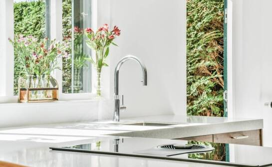 Jak dystrybutory gazowanej wody wspierają oszczędność plastiku w biurach?