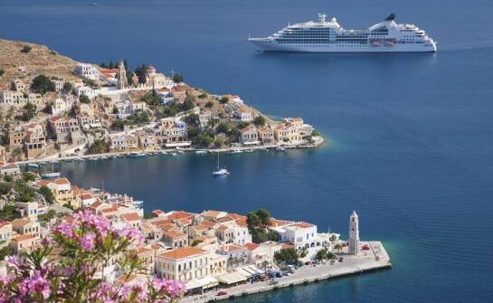 Wycieczki na Symi: Poznaj urokliwe zakątki sąsiedniej wyspy