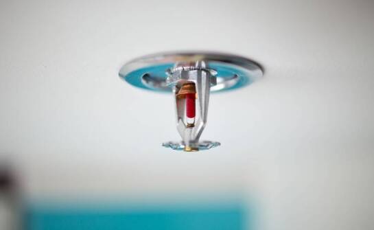 Jak działa system tryskaczowy w czasie pożaru?