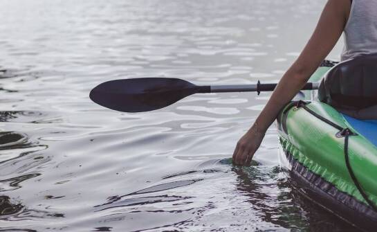 Pneumatyczny kajak jako doskonały sprzęt do wodnej turystyki